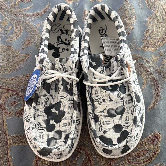 SOLD OUT Hey Dude Mickey Mouse Loafers - Black and White Men’s 9 - Picture 1 of 7